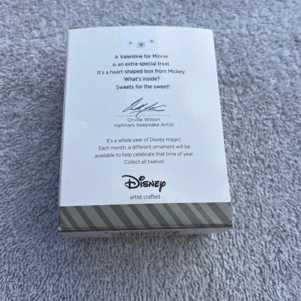 Hallmark Keepsake Ornament Sweets for the Sweet Minnie Mouse Valentine's Day‎